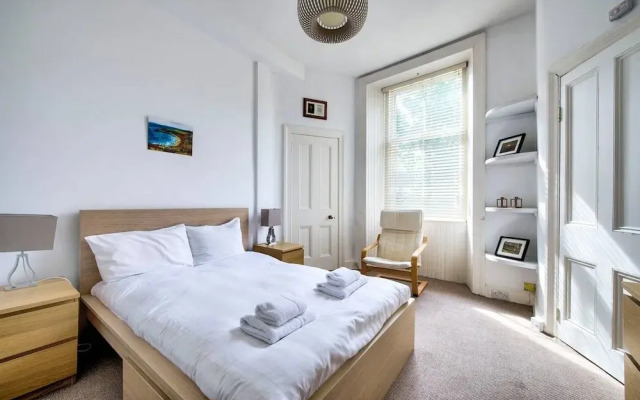 Lovely and Spacious 2BR Home on Comiston Road
