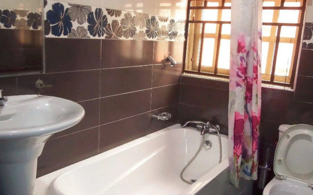 Britannia Hotel & Suites
