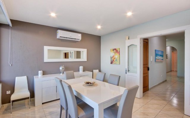 Spacious Seafront 3BR, Sliema near Beach, AC Wifi by 360 Estates