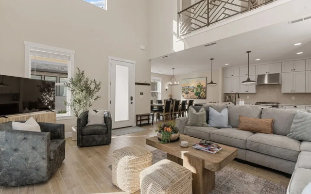 Southwest Getaway 6 Bedroom Home