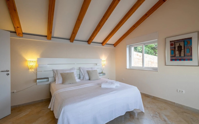 Stone Houses Dingač