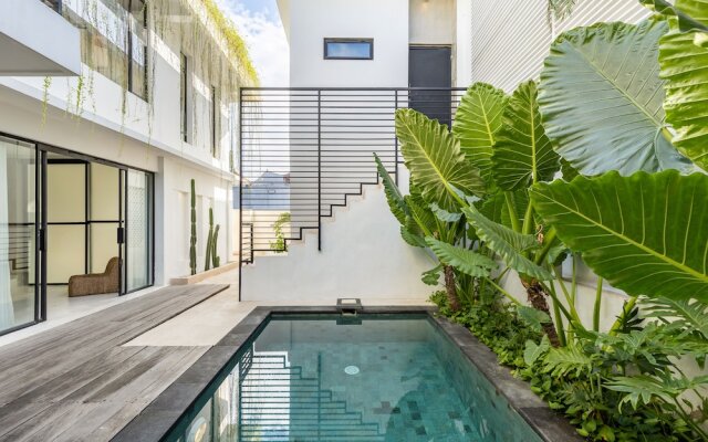 4BR Luxe Pool Villa Canggu near Finns