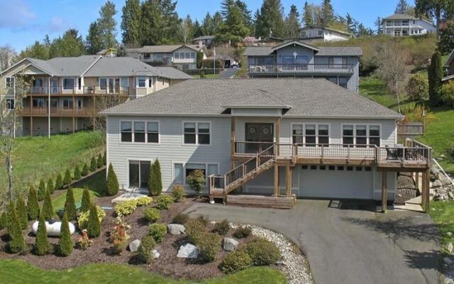 The Hillcrest Hideaway