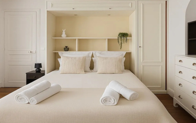 3 pieces pres du Pantheon