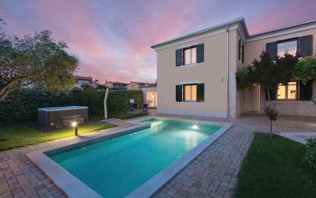 Beautiful Home in Strada Contesa With Jacuzzi, Wifi and 3 Bedrooms