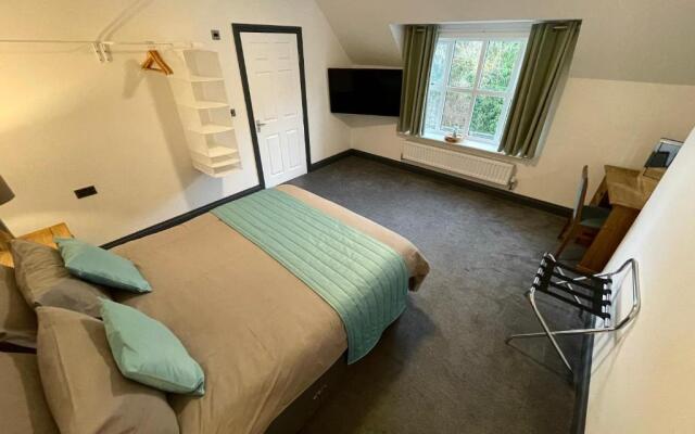 Cadmore Lakeside Hotel