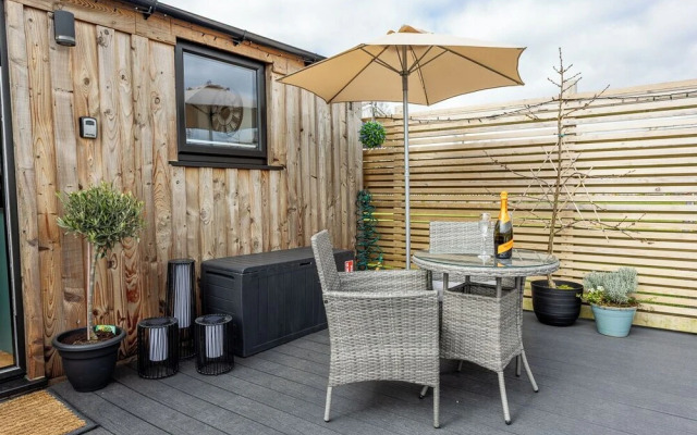 Willows Rest - 1 Bed Shepherd's Hut - Pentlepoir