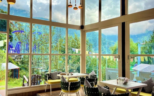 Glass Cabins & Cafe by Urban Monk