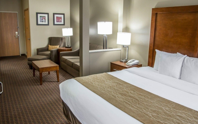 Quality Inn & Suites Des Moines - Merle Hay Road