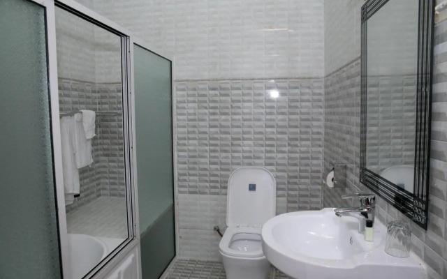 Glitz Cloud 9 Suites