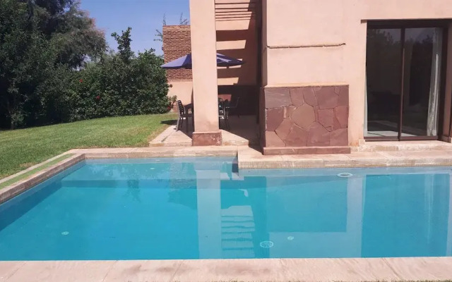 Apple Villa 33