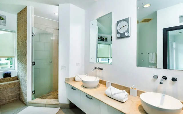 mVillas - Luxury 2Bed 2Bath Condo w Pool
