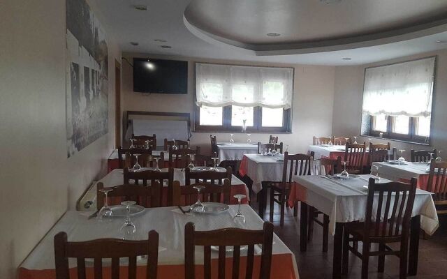 Restaurante & Pensión A Pedra