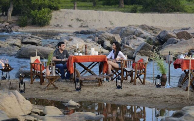 Pugdundee Safaris - Kanha Earth Lodge