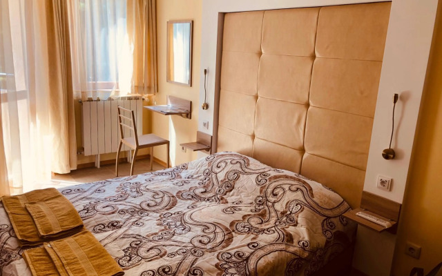 Studio Villa Park Premium Gold