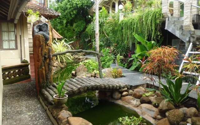 Amed Cafe & Hotel Kebun Wayan