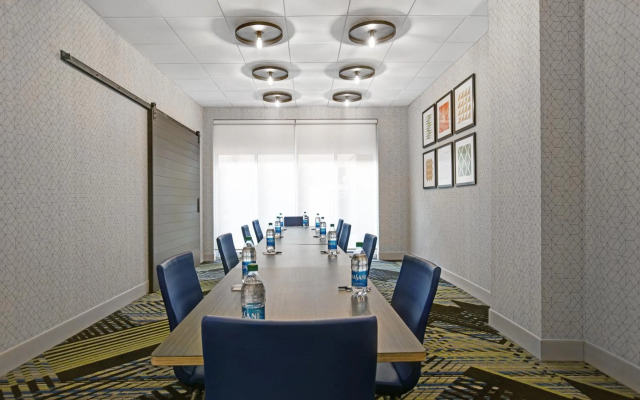 Holiday Inn Express Milwaukee Downtown by IHG