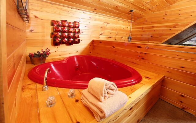 Fireside Memories 2 Br cabin by RedAwning