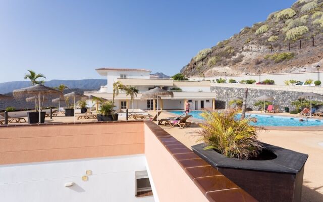 1713. Sun Apartment, Ocean View Terrace, Heated Pool