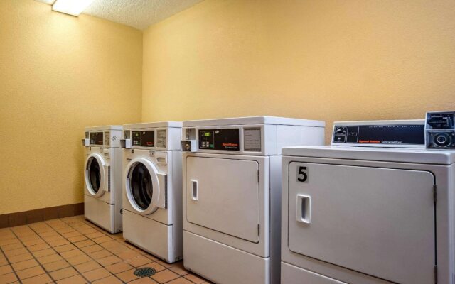 Econo Lodge Inn & Suites Foley - North Gulf Shores