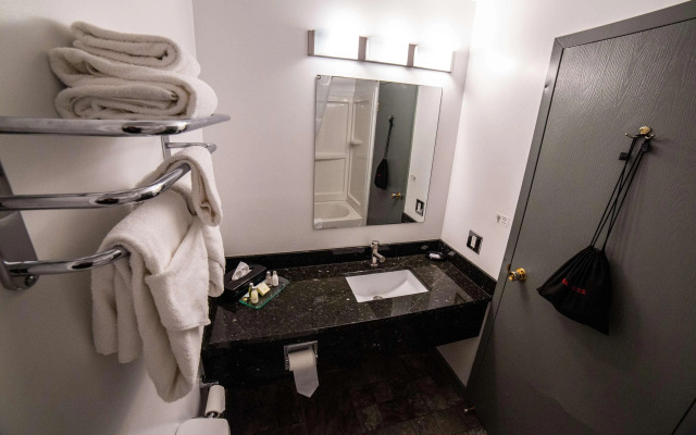 Prestige Hudson Bay Lodge & Conference Centre, WorldHotels Crafted Collection