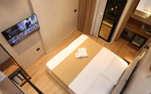 Z art Hotel
