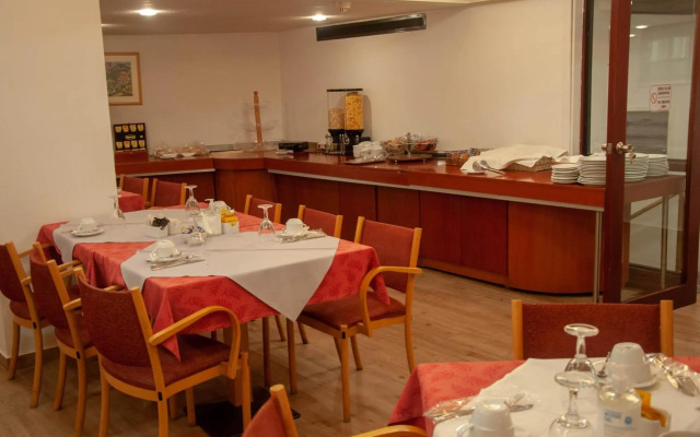 Samaras Hotel