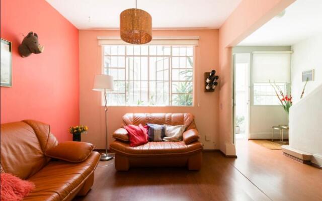 Rustic Chic House, steps away from Reforma