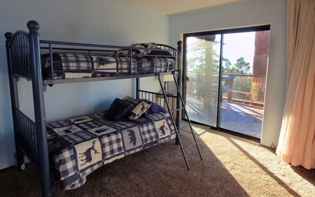 Lakescape 3 Bedroom Condo by RedAwning