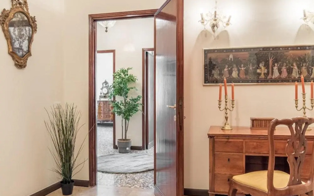 Luxury Apartment On Grand Canal