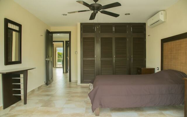 5 BR House with Pool and Private Beach