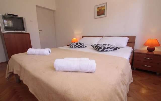 Studios & Rooms Fiesta