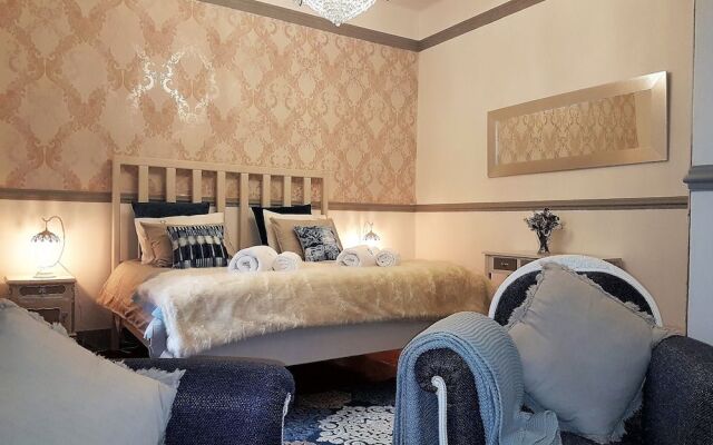 Estrela Charming Rooms by Host-Point