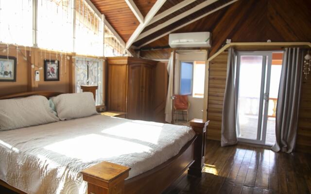 Castle Cove-Ocean Front Villa