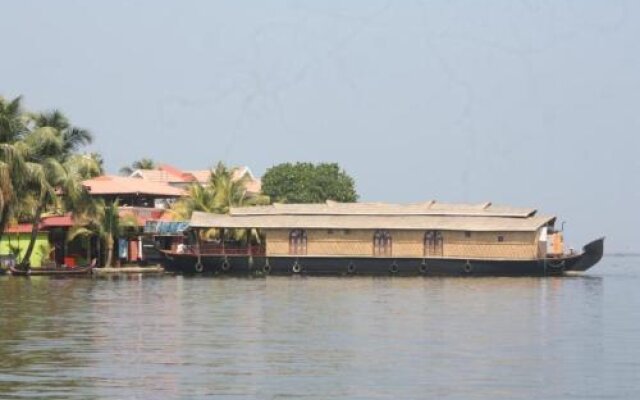 2 BHK Houseboat in Opp.K.S.R.T.C Bus Station,, Kollam, by GuestHouser (FC08)