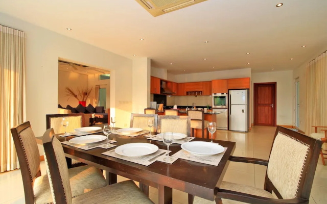 Pattaya Sunset Villa 4 Bedroom Sleeps 8