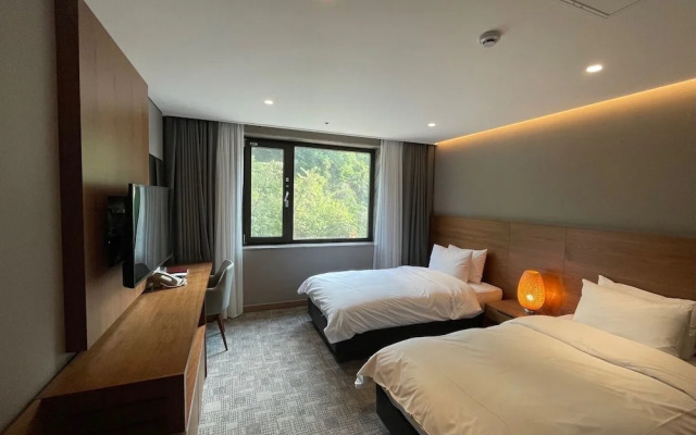 Mudeung Park Resort & Hotel