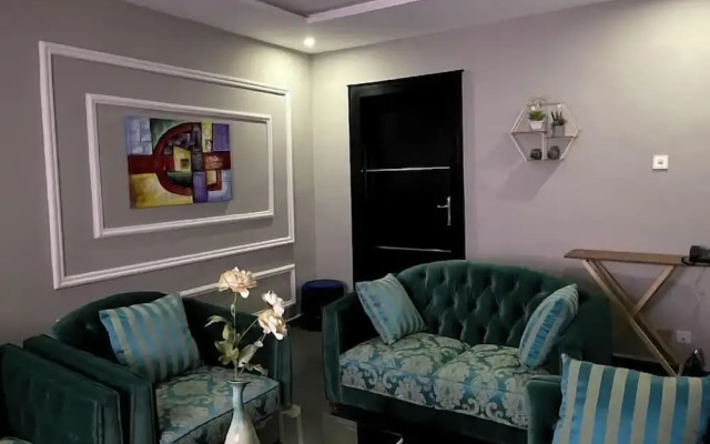 Royality Hill Apartment and Suites
