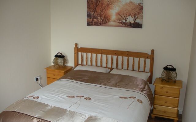 Beautiful 3-bed House in Knock