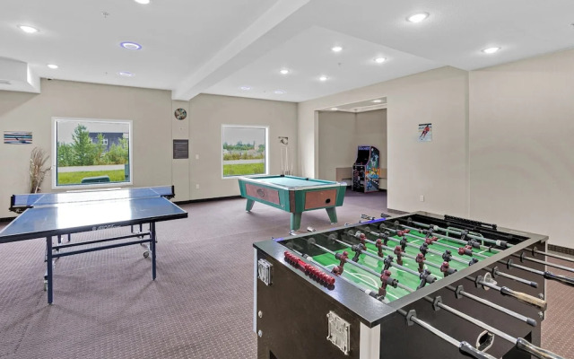 Duvernay Inn & Suites