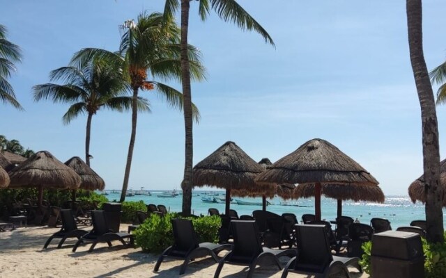 Elements Penthouse 14 3 Bedroom Condo by RedAwning