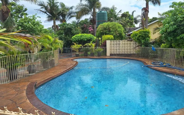 Cottage Sleeps 4 With Pool