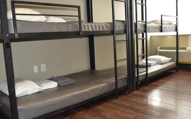 Deco Walk Hostel-Beach Club