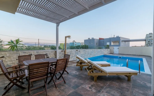 Elmara Luxury Villa 1 - Next to the Beach