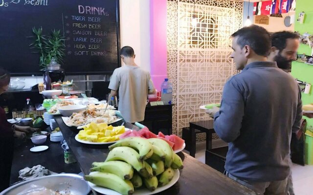 MrChe Backpackers