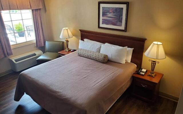 Colonial House Motel