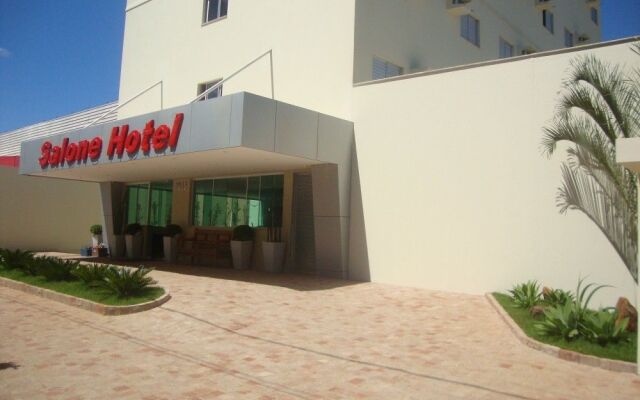 Salone Hotel