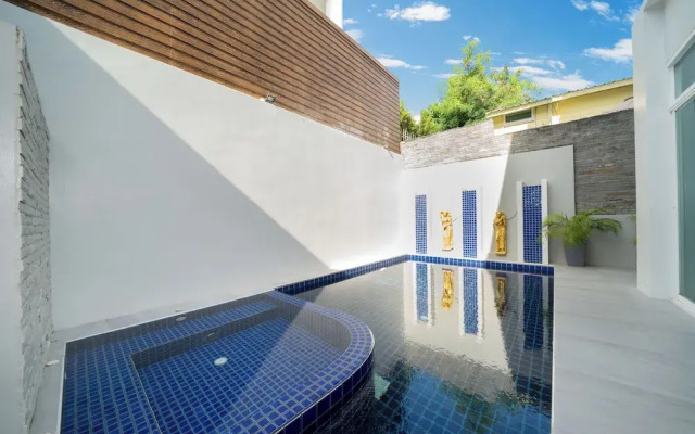 Elegant 3BR Pool Villa Sara near NaiHarn