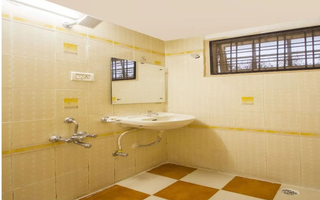 OYO 11400 The Down Town Suites