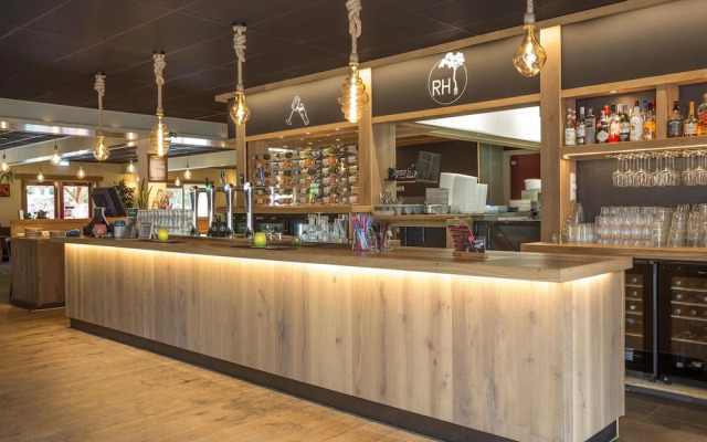 Beautiful House With Sandy Beach, Near Giethoorn